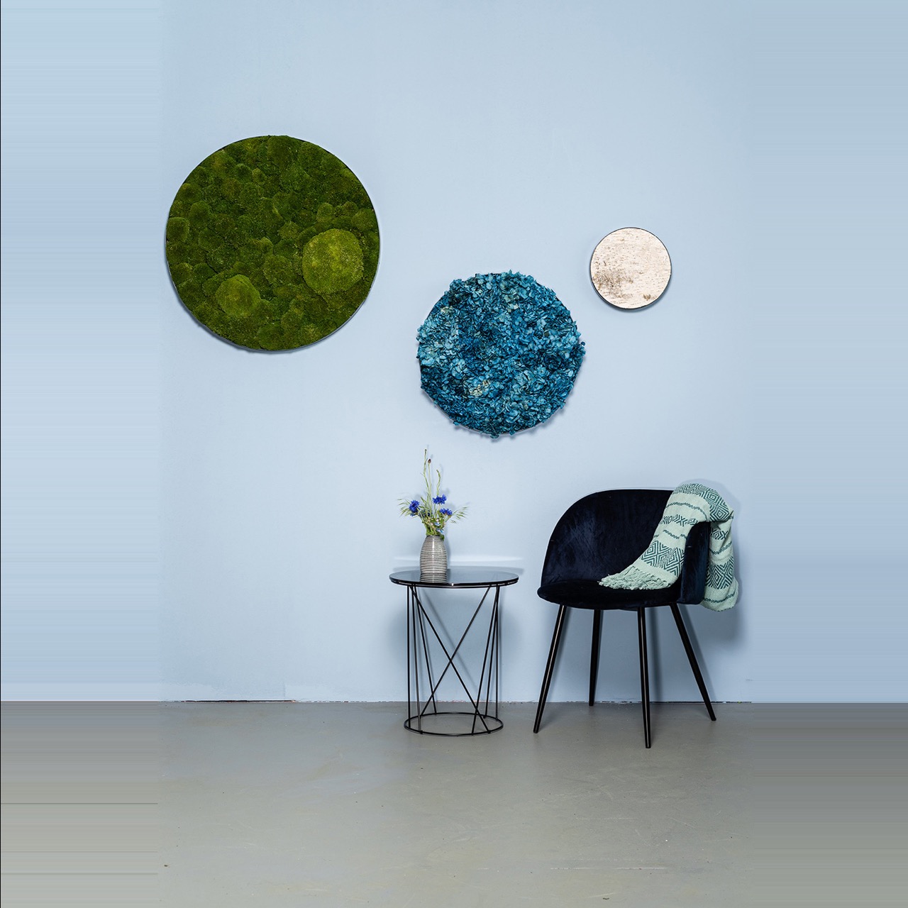 Exklusive Wandgestaltung mit echten Skelettblättern der Freund GmbH – filigrane Naturwand-Paneele für ein luxuriöses Raumdesign.