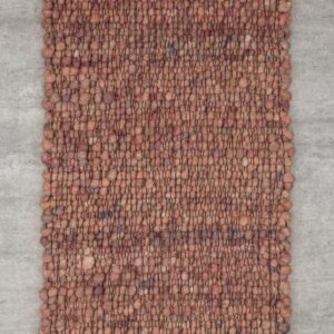 Detailaufnahme eines Haro Teppichs in Naturweiß aus reiner Schurwolle. Die Makroansicht zeigt die präzise Webtechnik ohne Knötchen und das plastische Muster der Hoch-Tief-Struktur, die für eine lebendige, helle Optik sorgt.