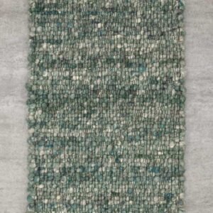 Detailaufnahme eines Haro Teppichs in Naturweiß aus reiner Schurwolle. Die Makroansicht zeigt die präzise Webtechnik ohne Knötchen und das plastische Muster der Hoch-Tief-Struktur, die für eine lebendige, helle Optik sorgt.